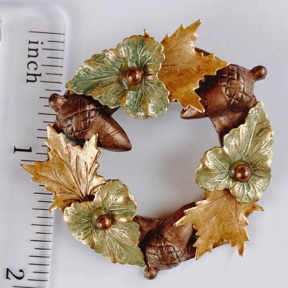 VTG Mid Century Wreath Brooch Acorn Leaf Enamel Fall Jewelry 1950s Pin - Picture 8 of 10